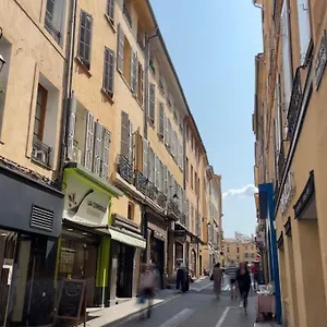 https://spacieux-t2-au-coeur-daix-en-provence.aixenprovencehotels.org
